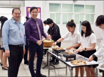 วิทยาลัยนานาชาติ
สาขาการโรงแรม(วิชาเอกธุรกิจภัตตาคาร)
จัดงาน 4 Regions Food Fair 2017 ณ
ลานกิจกรรมวิทยาลัยนานาชาติ
มหาวิทยาลัยราชภัฏสวนสุนันทา