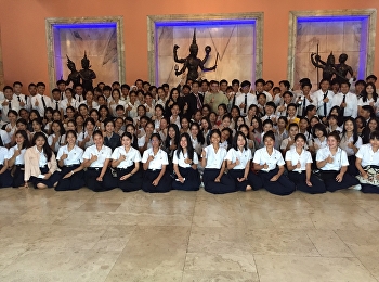 วิทยาลัยนานาชาติ
มหาวิทยาลัยราชภัฏสวนสุนันทา
นำนักศึกษาสาขาธุรกิจการบิน
เข้าชมการแสดงวิพิธทัศนาและละครนอก ณ
โรงละครแห่งชาติ