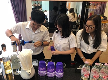 นักศึกษาสาขาการโรงแรม วิทยาลัยนานาชาติ
มหาวิทยาลัยราชภัฏสวนสุนันทา
ฝึกปฏิบัติการทำ Cocktail ที่ห้อง SSRUIC
Bistro