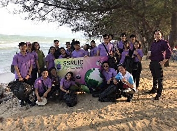 The International College Suan Sunandha
Rajabhat University brought the student
leaders to volunteer in collecting
garbage  in the South Cha Am beach