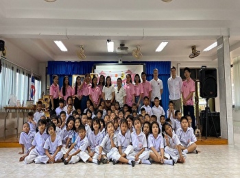 ดร.ทักษิณา  บุญบุตร
รองคณบดีฝ่ายกิจการนักศึกษาและศิลปวัฒนธรรม
นำนักศึกษา
ร่วมทำกิจกรรมสันทนาการด้วยเกมส์ภาษาอังกฤษ