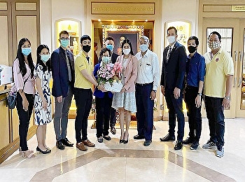 วิทยาลัยนานาชาติ
มหาวิทยาลัยราชภัฏสวนสุนันทา
มอบกระเช้าดอกไม้เพื่อแสดงความยินดี แด่
รองศาสตราจารย์ ดร.ชุติกาญจน์  ศรีวิบูลย์
ในการเข้ารับดำรงตำแหน่งอธิการบดี
มหาวิทยาลัยราชภัฏสวนสุนันทา