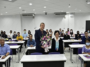 คณบดีวิทยาลัยนานาชาติ
มหาวิทยาลัยราชภัฏสวนสุนันทา
ได้มอบกระเช้าดอกไม้แสดงความยินดีกับรองศาสตราจารย์
ดร. Denis Ushakov
ในวาระที่ได้รับการแต่งตั้งให้ดำรงตำแหน่งทางวิชาการที่สูงขึ้นในสาขาวิชาเศรษฐศาสตร์
อนุสาขาวิชาเศรษฐศาสตร์ระหว่างประเทศ